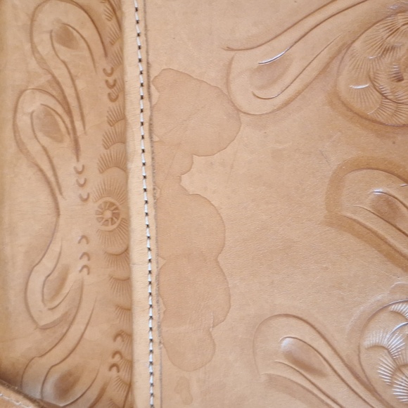 Hand-Tooled Tan Leather Tote Bag - Picture 6 of 8